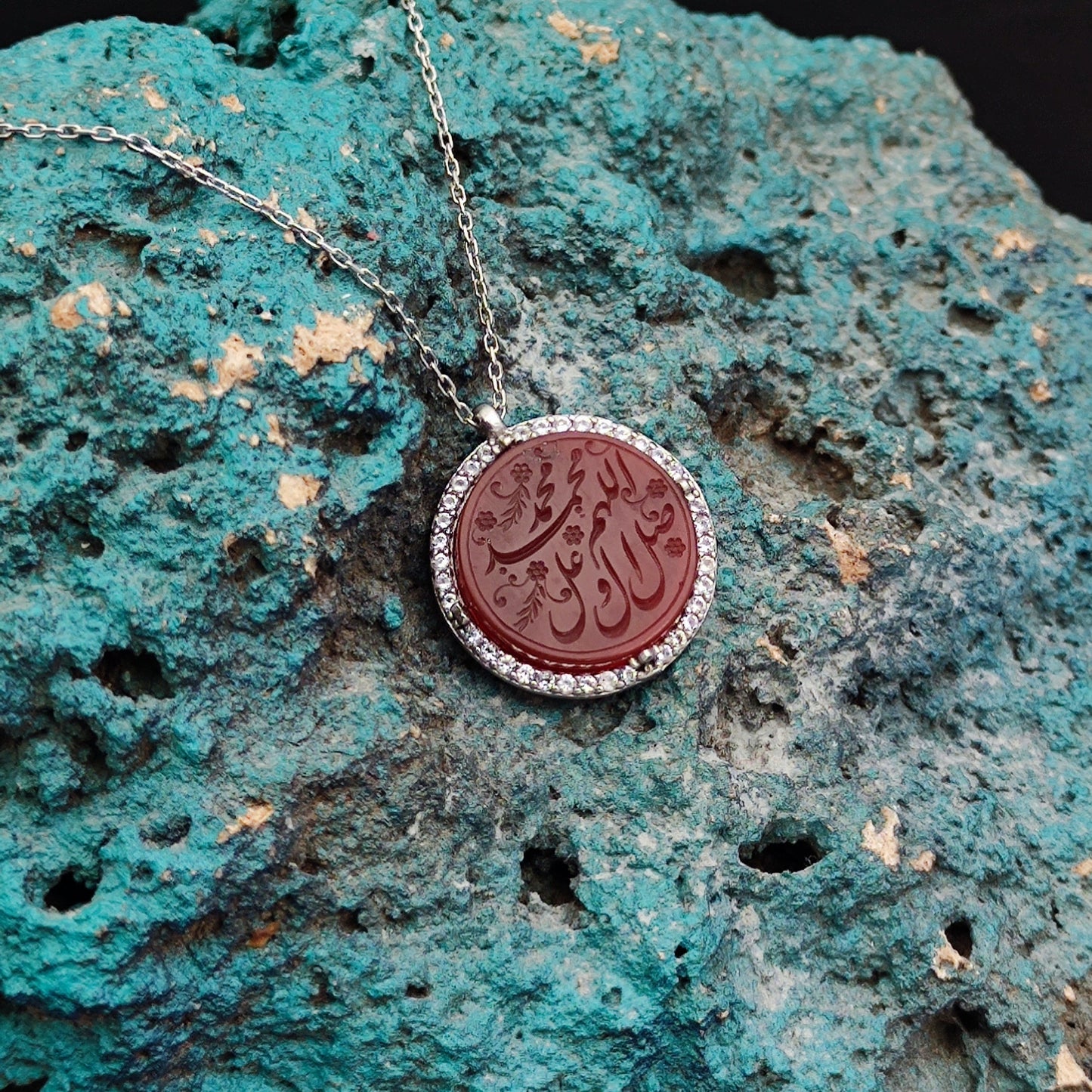 Salavatı Şerife Oyması yapılmış Orjinal Akik Taşlı Kadın Kolye