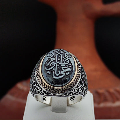 Hematit Taşının üzerine Allah'ın isimleri, Ya Hayyum, Ya Kayyum işlenmiştir. 925 Ayar Gümüş Erkek Yüzüğü
