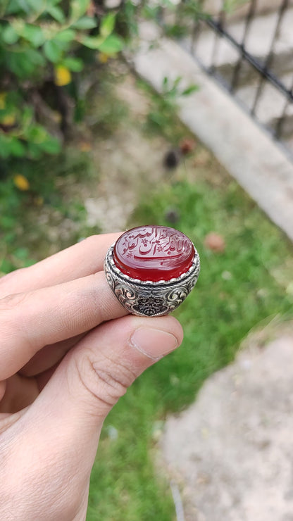 Kalpler ancak Allah'ı zikretmekle mutmain olur.